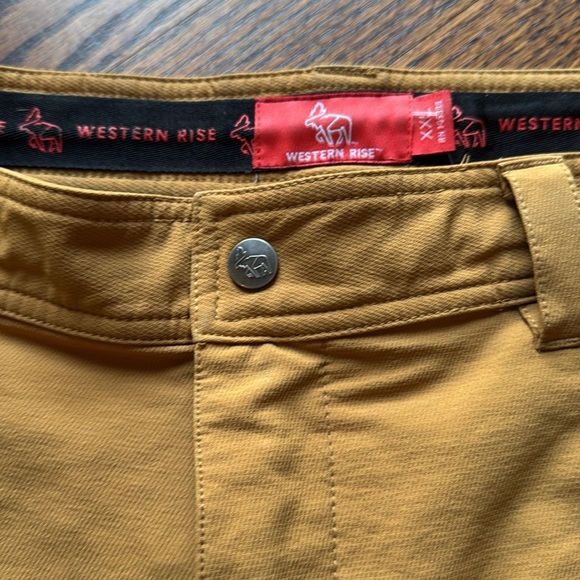 Western Rise gold 4-way stretch water resistant tech fabric travel shorts. XXL. - Picture 6 of 8
